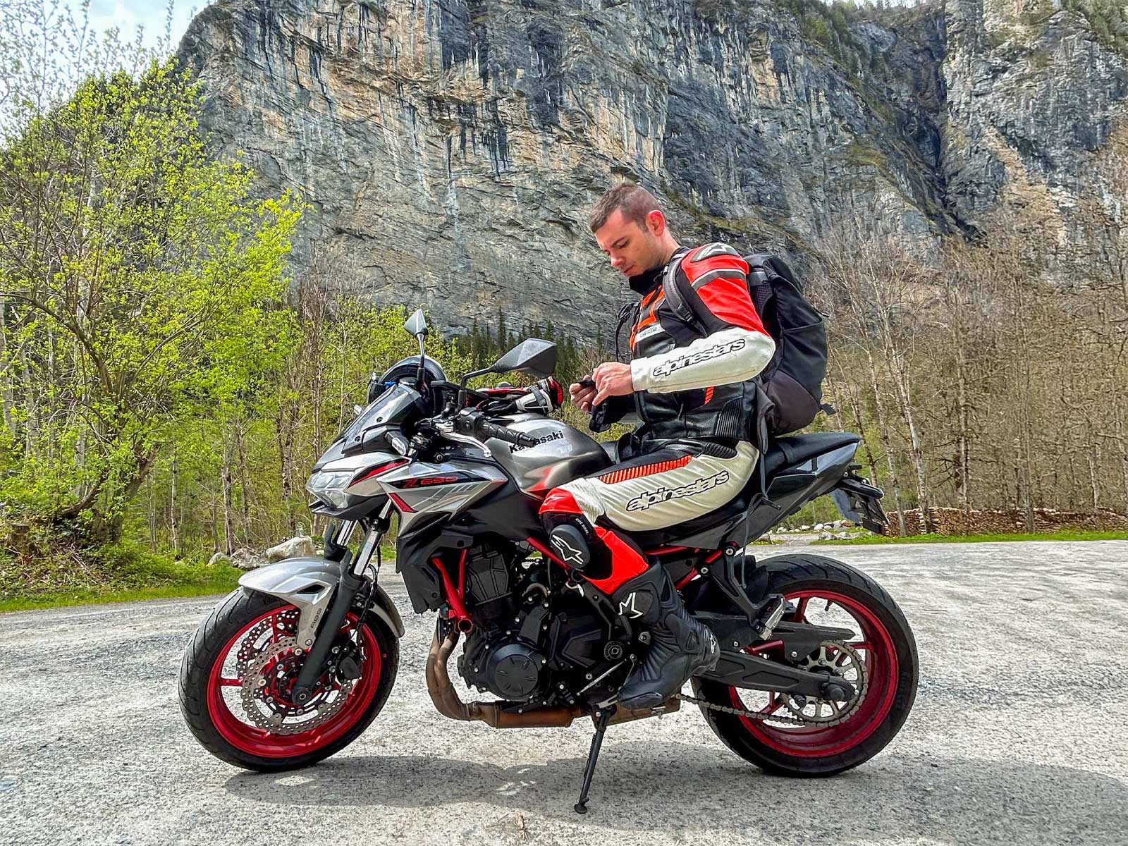Marco auf Motorrad-Tour in den Alpen